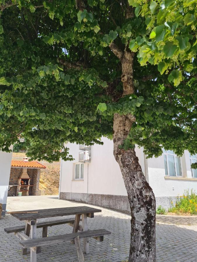 فيلا Casas Da Escola - "A Escola" - Meas بامبيلهوسا دا سيرا المظهر الخارجي الصورة
